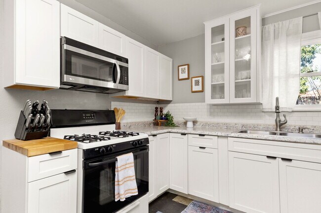 Photo - 3312 Bengston St