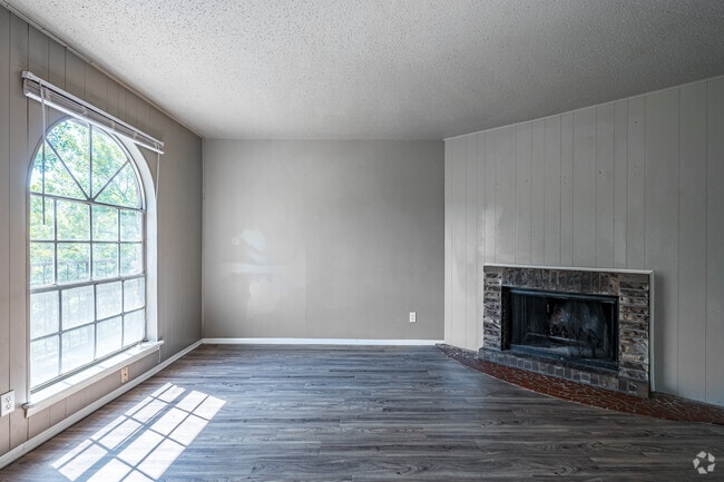 2BR, 2BA - 922SF - Augusta Place