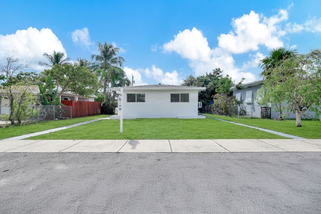 Photo - 2212 Roosevelt St