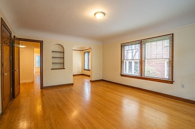 Photo - Crest Apartments