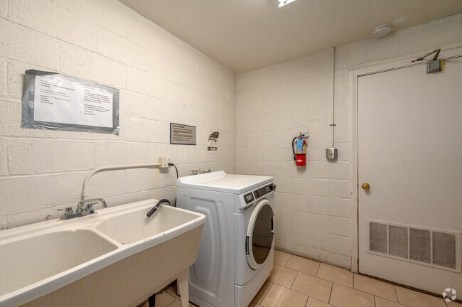 Laundry Room - 2515 Kemper Rd