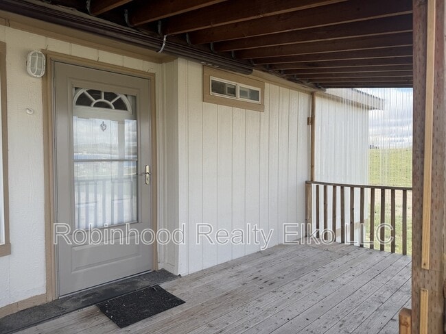 Photo - 434 Gypsum Ln