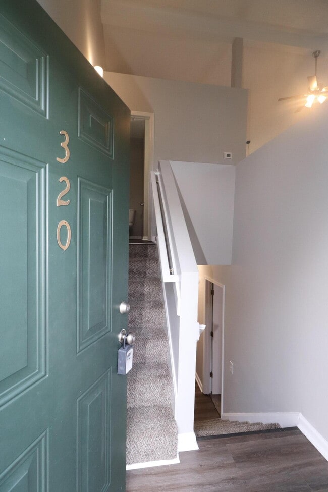 320 Lakeview Dr