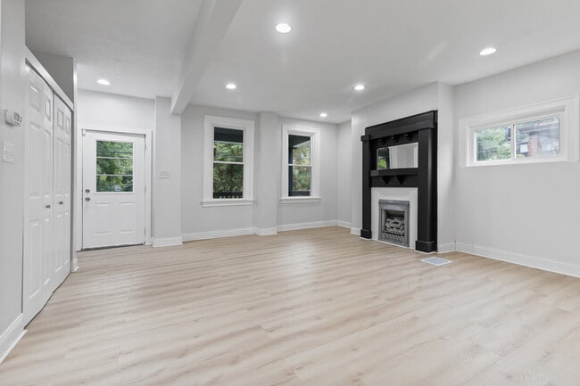 Photo - 392 Calderwood Ave