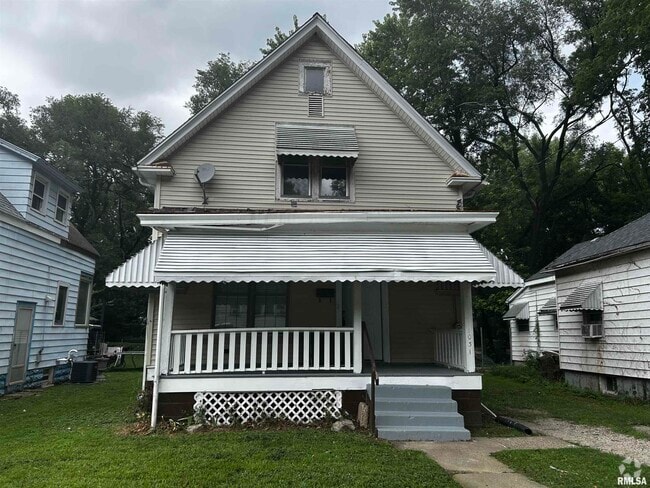 Building Photo - 1031 E Behrends Ave Rental