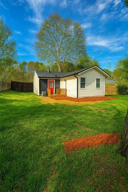 Photo - 500 Denham St