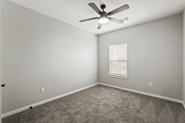 Photo - 2113 St Charles St Unidad A