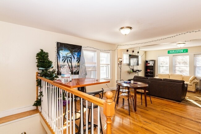 Photo - 188 Calumet St