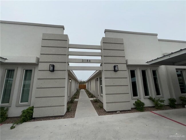 Building Photo - 19 Briggs Rd Unit 2