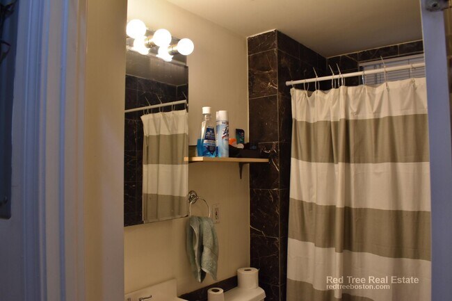 Photo - 143 Hillside St