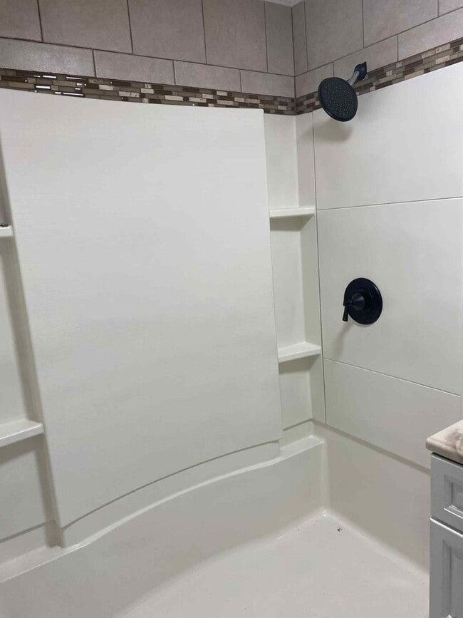 Photo - Newly Updated Spacious 4 bedroom 1 bathroom house for rent in Glassport!