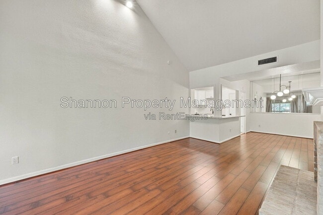 2100 Tanglewilde St Unit 318