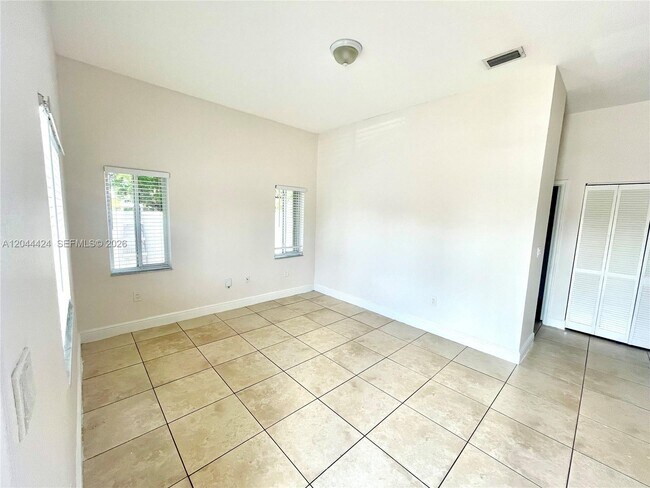 Photo - 2487 W 5th Ct