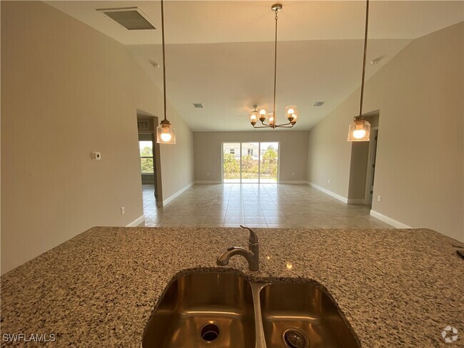 Building Photo - 1000 NE 44th Ln Rental