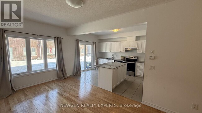 Photo - 33 MacKenzie St