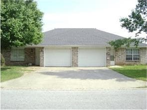 Building Photo - 1 Holly Dr