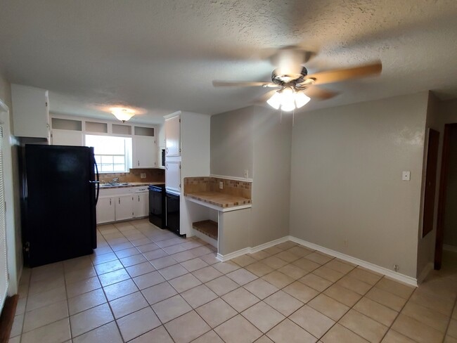 Photo - 4805 Lawndale Ave