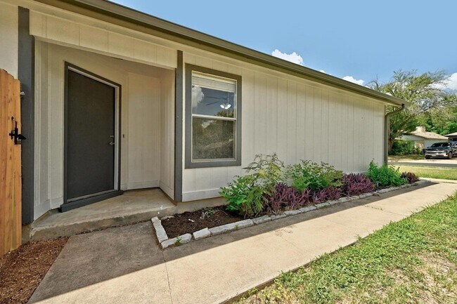 Photo - 9601 Holly Springs Dr