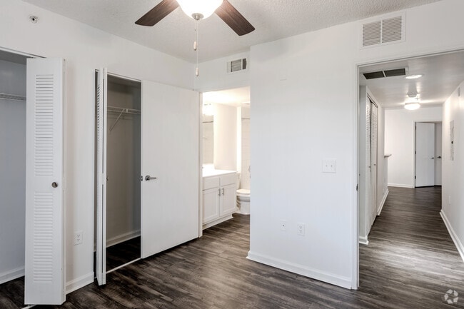 3BR, 2BA - 1,164SF