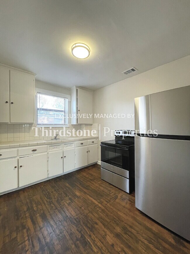 Photo - 809 McDuff Ave S Unit 2
