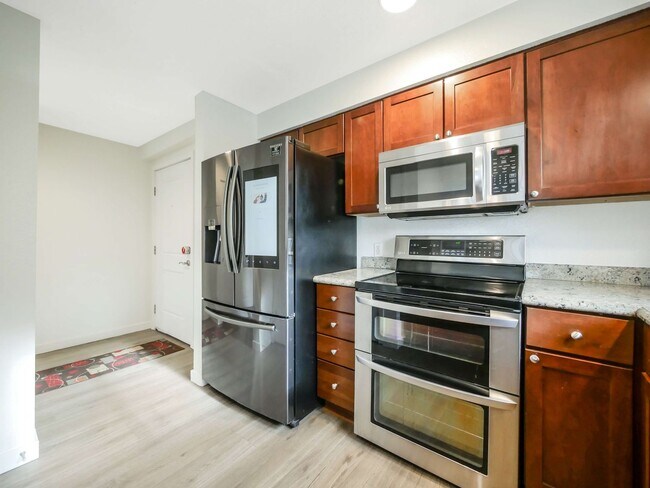 2 Beds and 2 Bath Exceptional Condo is Ava... - 2 Beds and 2 Bath Exceptional Condo is Ava...