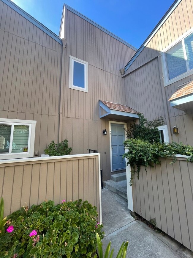 Building Photo - Wonderful Updated 2 Bedroom Home. Unit 57