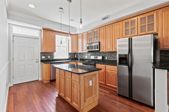 Photo - Large 3 BED 1.5 BATH HOUSE WITH A BACKYARD