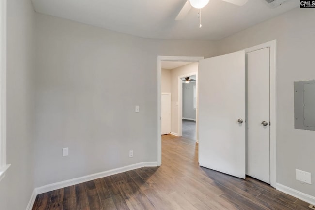 Photo - 827 Woodside Ave