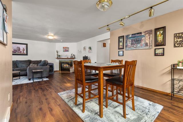 Photo - 510 E Peter Ln