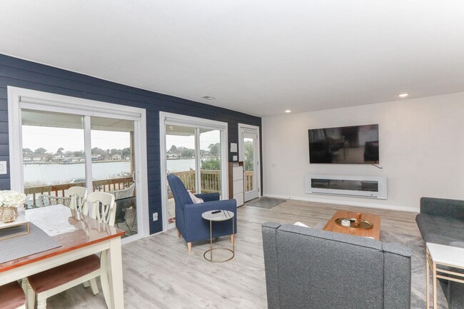 Photo - Pretty Lake Furnished Unit 2/1.5 Views! Vi...