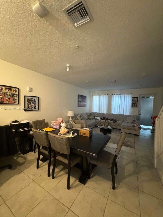 Photo - 6455 NW 103rd Pl Unidad 105