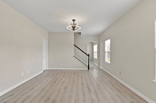 Photo - 2055 Hemlock Dr