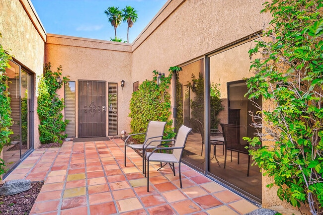 Photo - 42430 Adams St