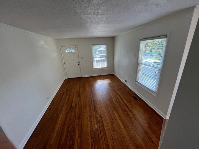 Photo - 3502 Grote St SW