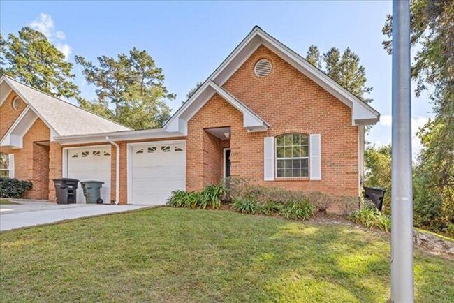 Photo - East Tallahassee Brick Townhome With One Car Garage