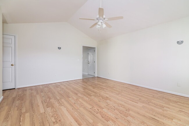 Photo - 525 Groveton Trail