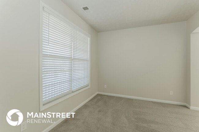 Photo - 241 Winthrop Ln