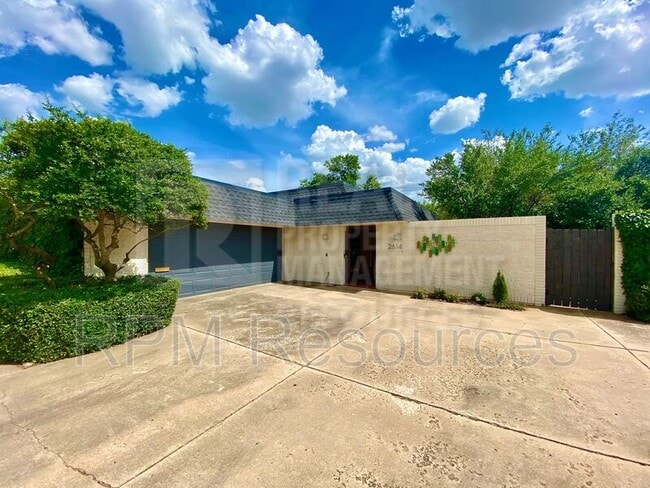 Building Photo - 2614 NW 62nd St Rental