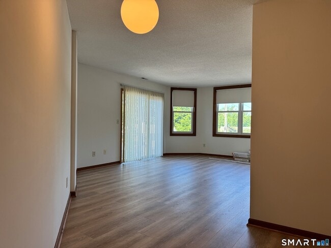 Photo - 1022 Main St Unidad 7