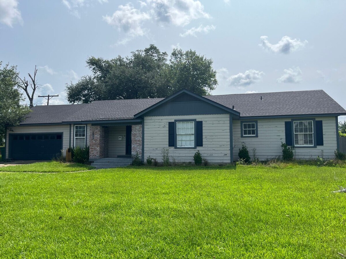 COMING SOON - 4 Bedroom, 2 Bathroom House ... - COMING SOON - 4 Bedroom, 2 Bathroom House ...