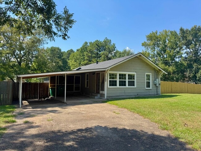 Building Photo - 6201 N Park Rd