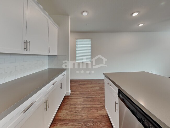 Photo - 3328 Blodwen St