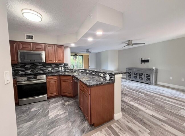 Photo - 300 Scotia Dr Unit 202