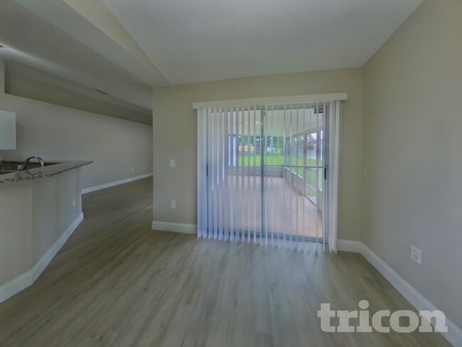 Photo - 906 Dartmouth Ct