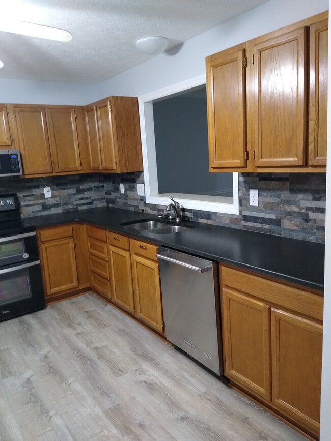 Photo - 103 Pinewood Dr Unit 103