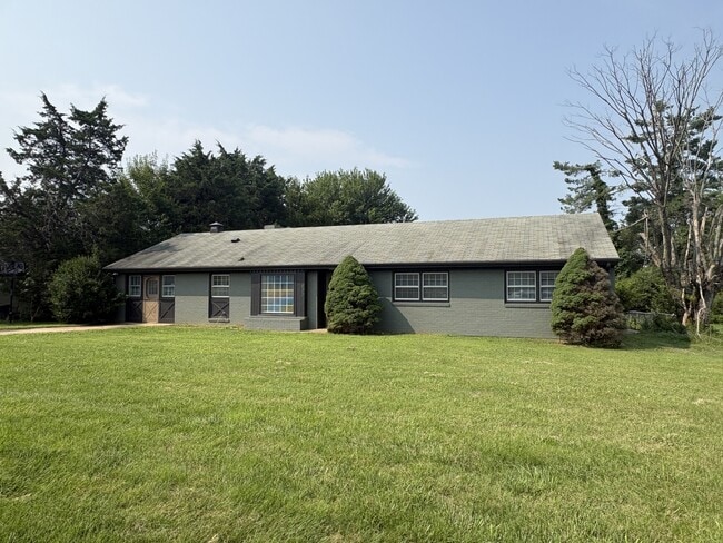 Photo - 499 Greenwell Ct