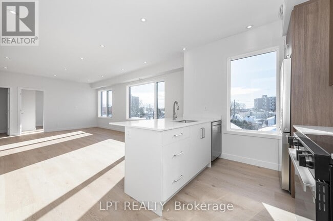 Photo - 319 Shakespeare St Unité 9