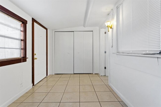 Photo - 904 Lakeview Rd