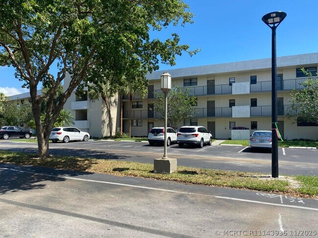 Building Photo - 2420 Deer Creek Country Club Blvd Unit 302-d