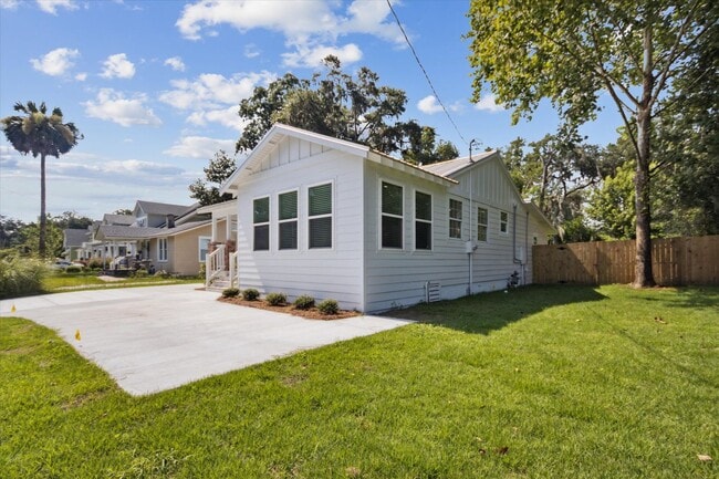 Photo - Newly Renovated Coastal Cottage for Lease!